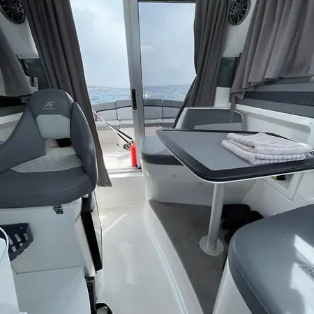 Lavelia Boat *