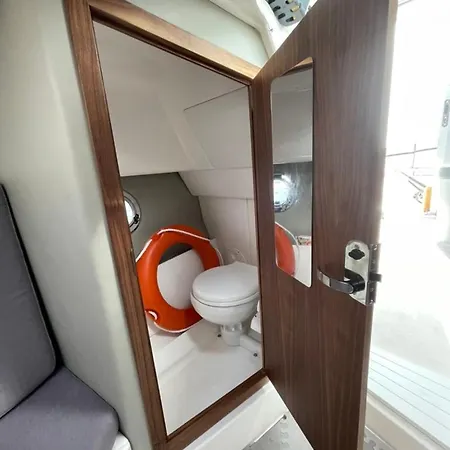 Lavelia Boat ספינת מלון *