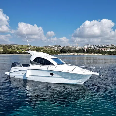 ספינת מלון Lavelia Boat לימסול